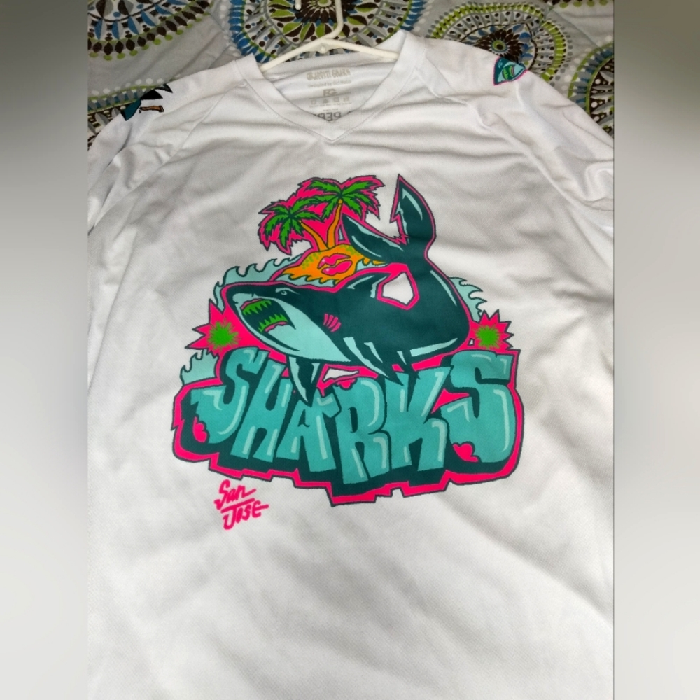 San Jose Sharks Graffiti Girl Mobb SGA M Jersey Shirt Medium Hockey
